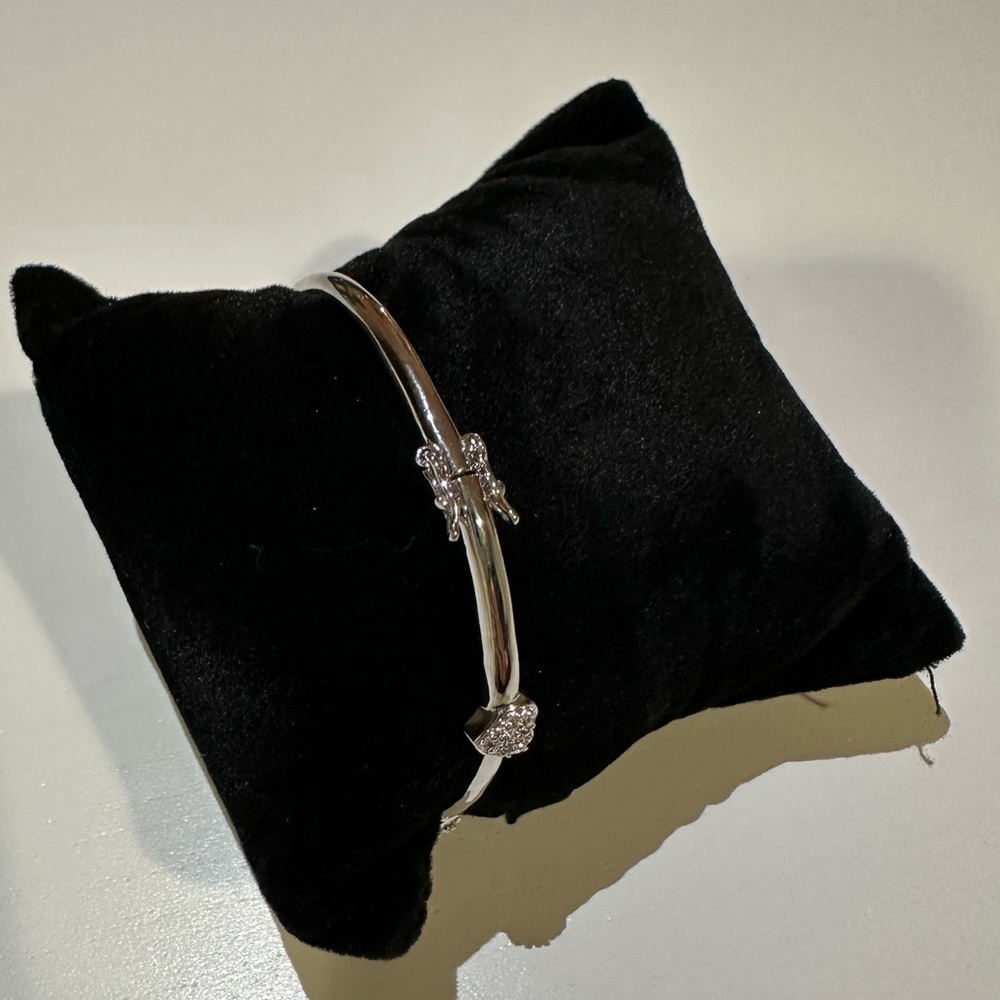 Silvery bangle with three sparkly hearts - Picture 2 of 4